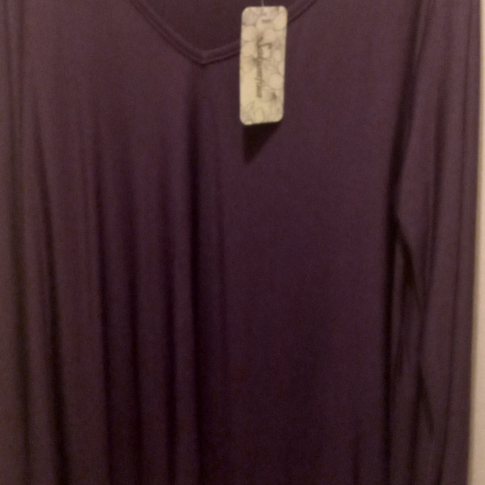Tops - Picture 6 of 10